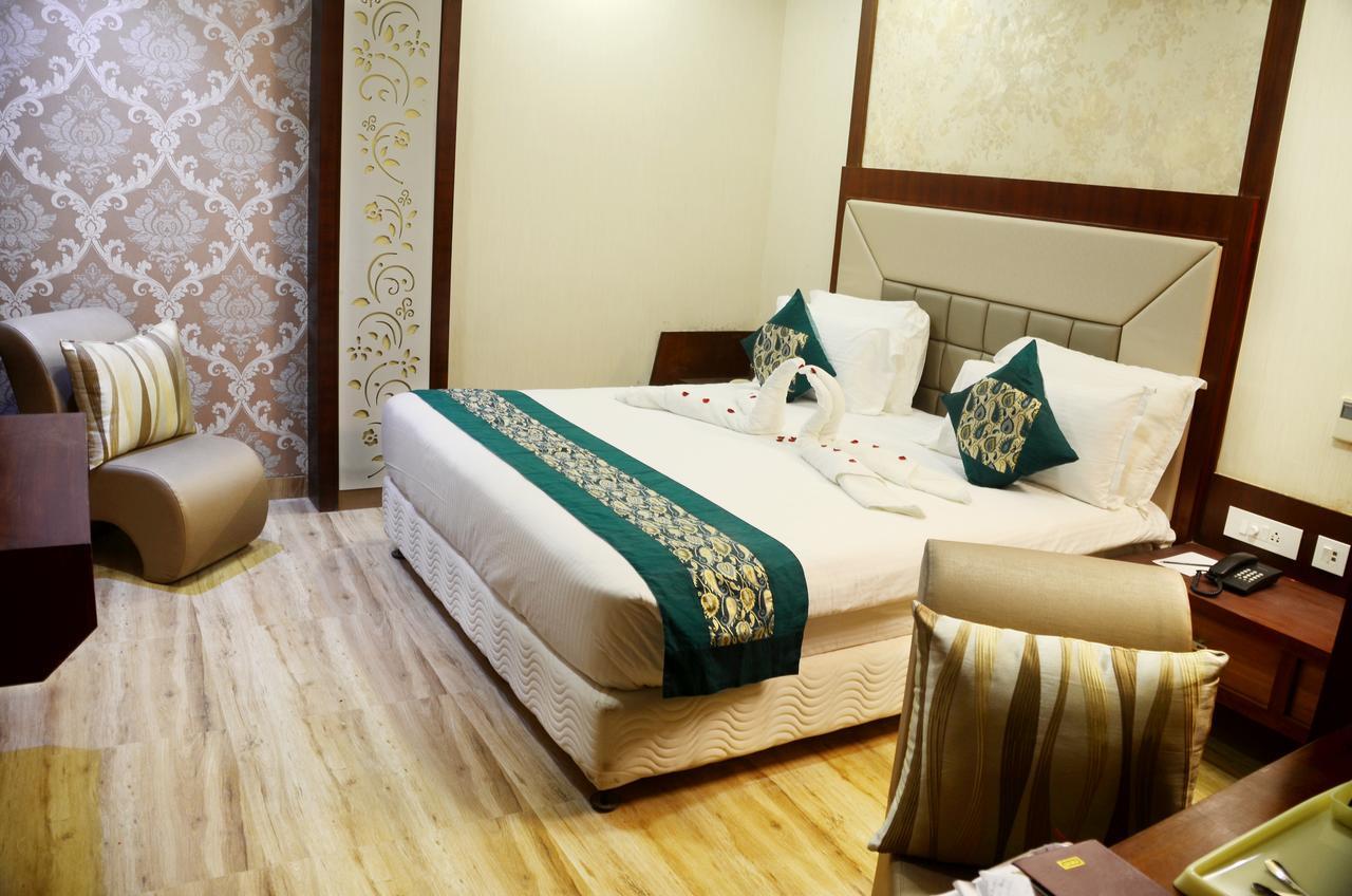 The Land Mark Varanasi Exterior foto