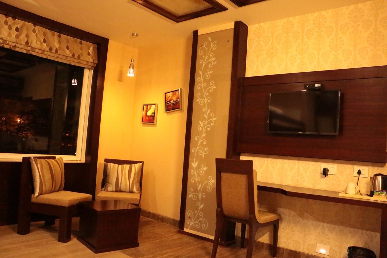 The Land Mark Varanasi Exterior foto