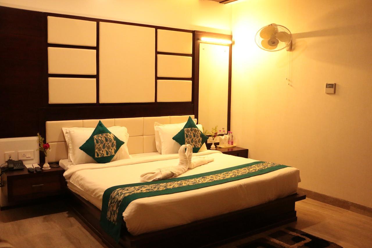 The Land Mark Varanasi Exterior foto