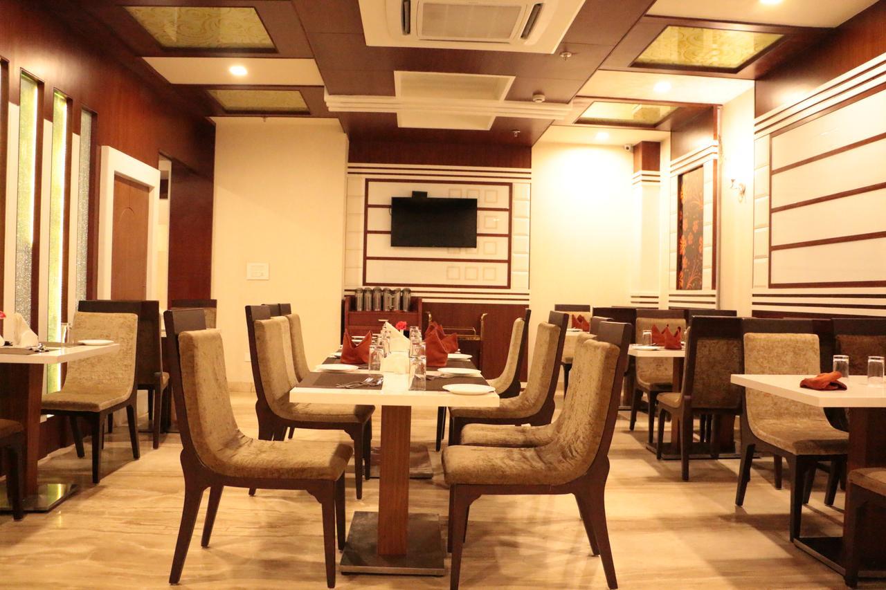 The Land Mark Varanasi Exterior foto